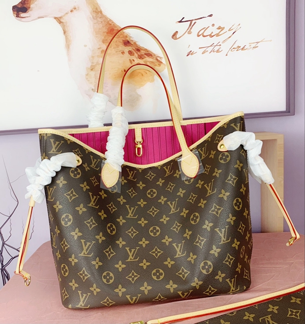 ルイヴィトンバッグ背面デザイン